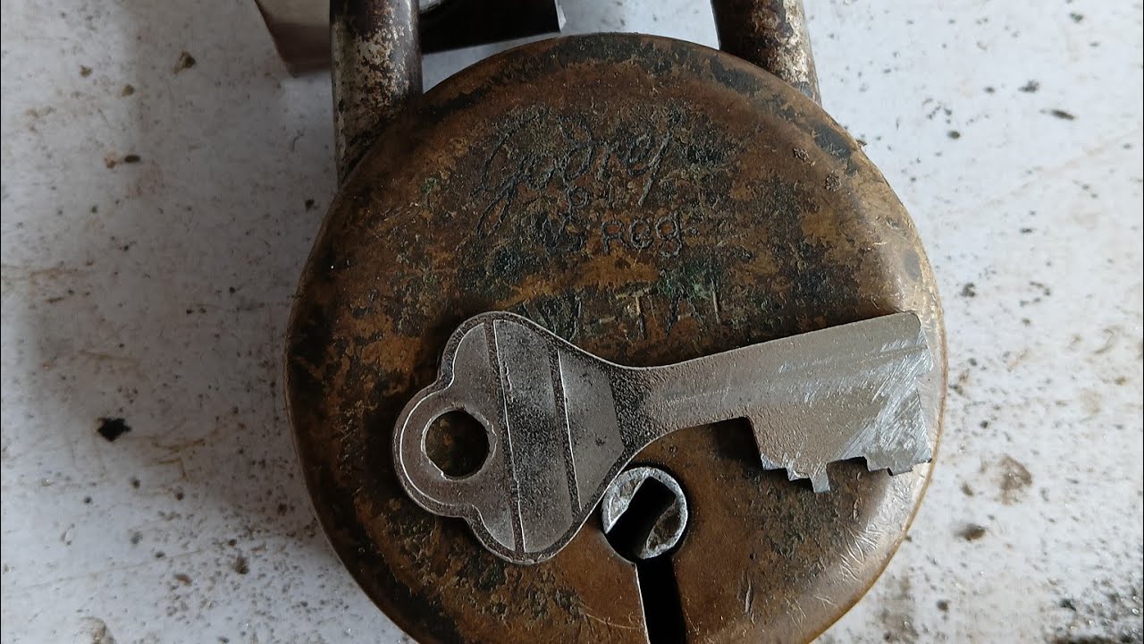 HOW to make key 🗝️ original godrej lock bager khole godrej tale ki chabi kaise bnayen