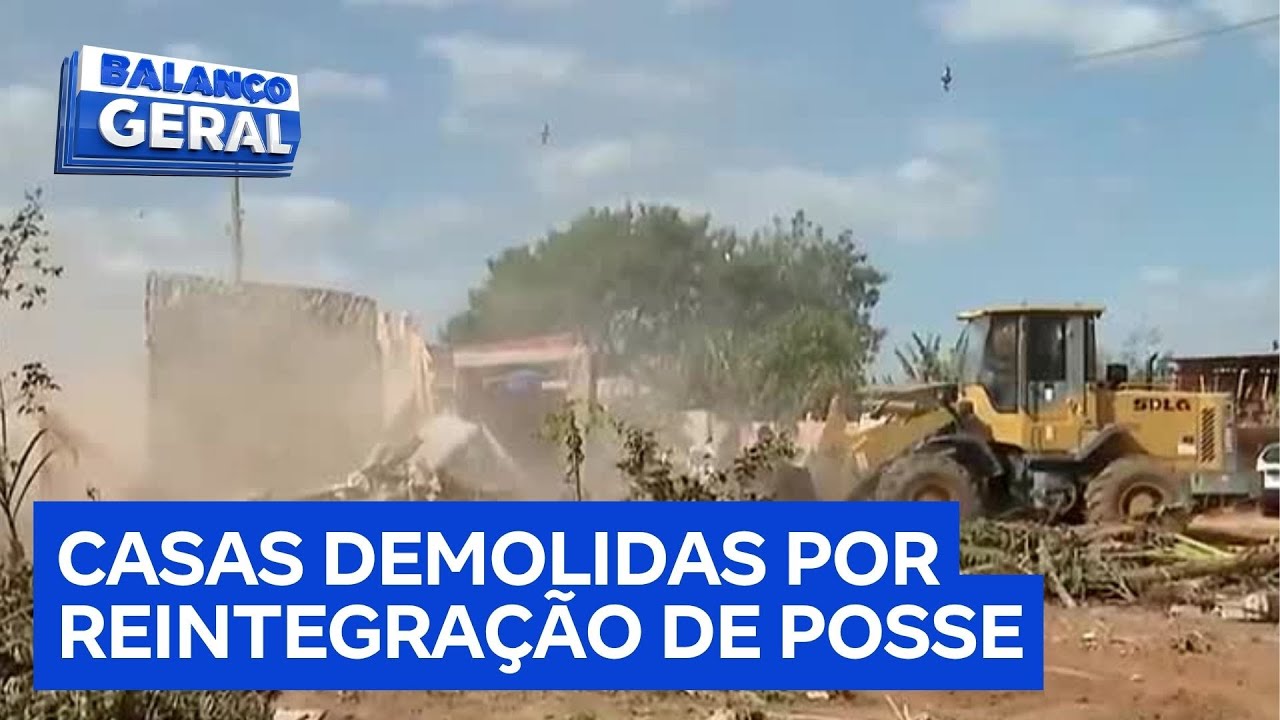 Mesmo sob resistência das famílias, tratores demolem casas em reintegração de posse