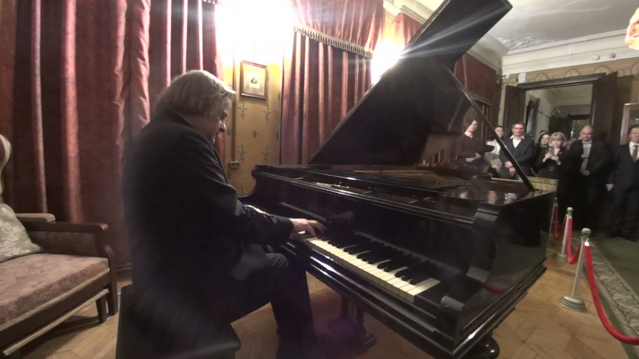Peter Laul plays Scriabin on composer's own Bechstein piano: Etudes op. 42/3-5 & Sonata No. 9