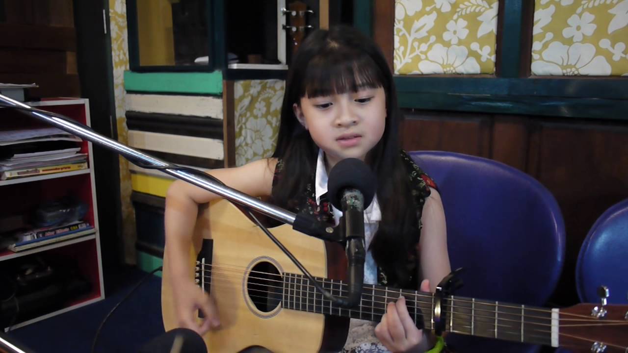 Justin Bieber - Love Yourself [Guitar Cover by Gail Sophicha 10 Years old] kid น้องเกล