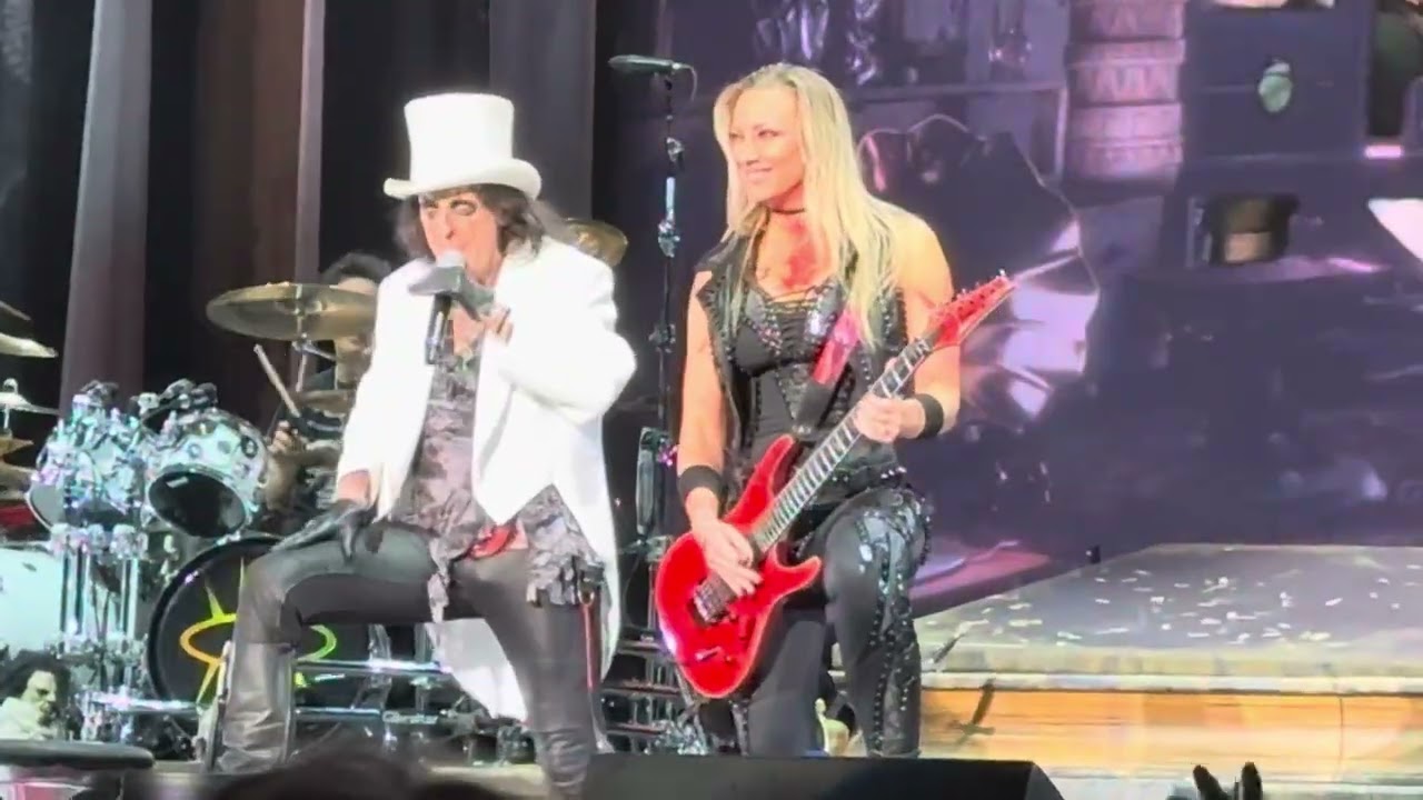 Alice Cooper, schools out. October 18, 2025 Chula Vista, California.
