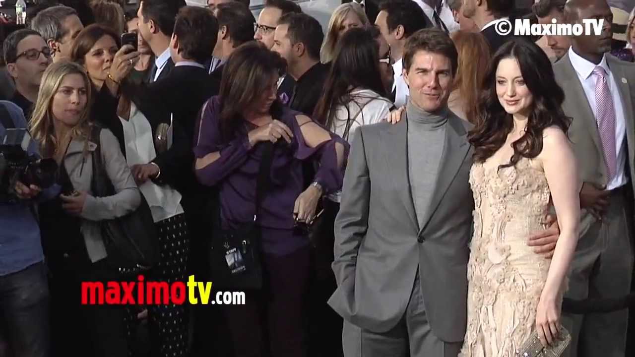 Tom Cruise, Olga Kurylenko, Agnes Monica 