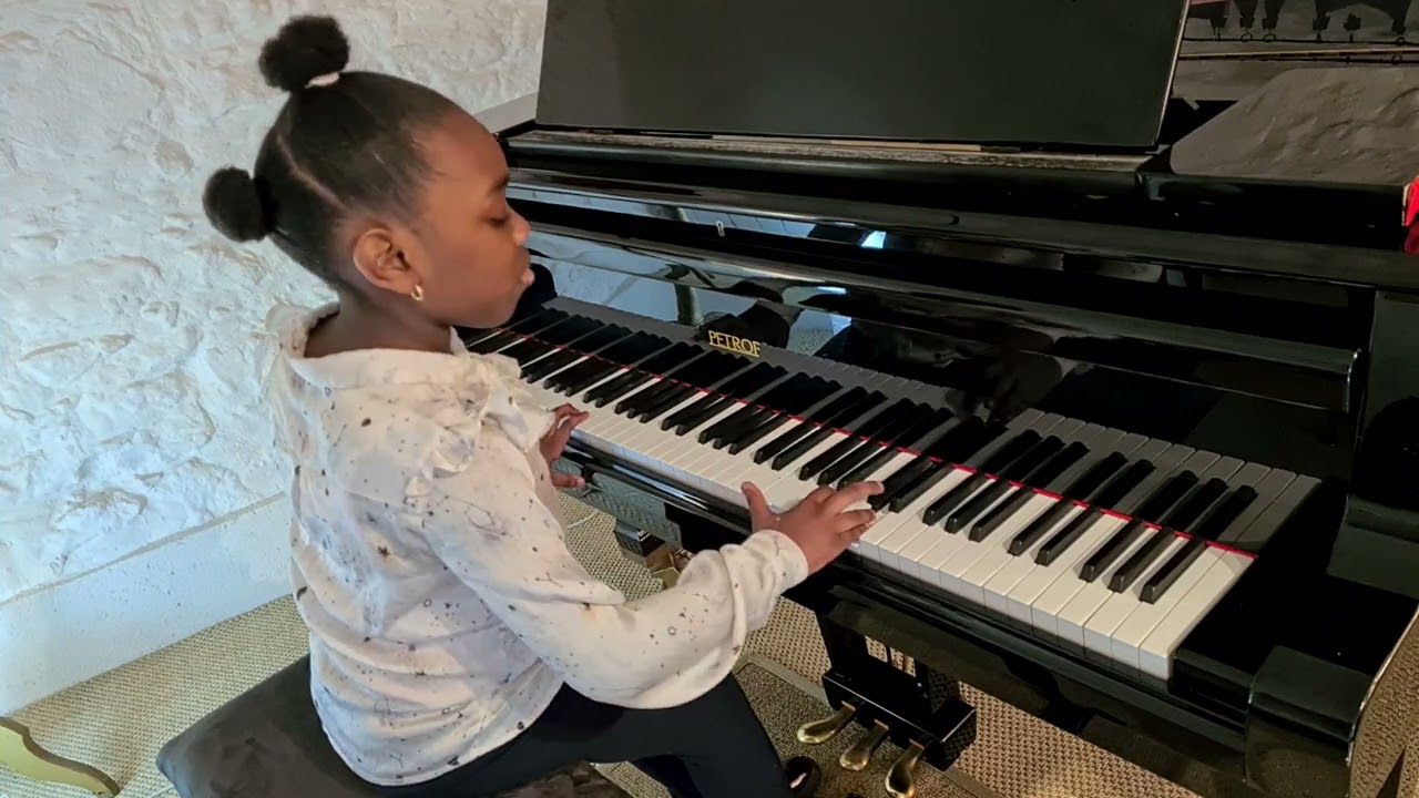 Sonatine en Fa Majeur de L.V. Beethoven par Sernella NYOKA, 9 ans