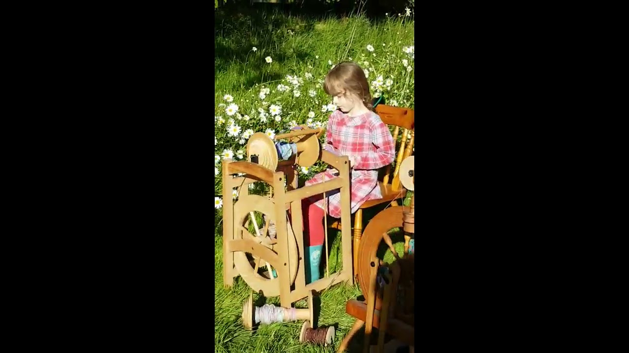 Spinning Yarn Together In The Sunshine - Lea & Elfie 🌿🌼🌸💗🍃