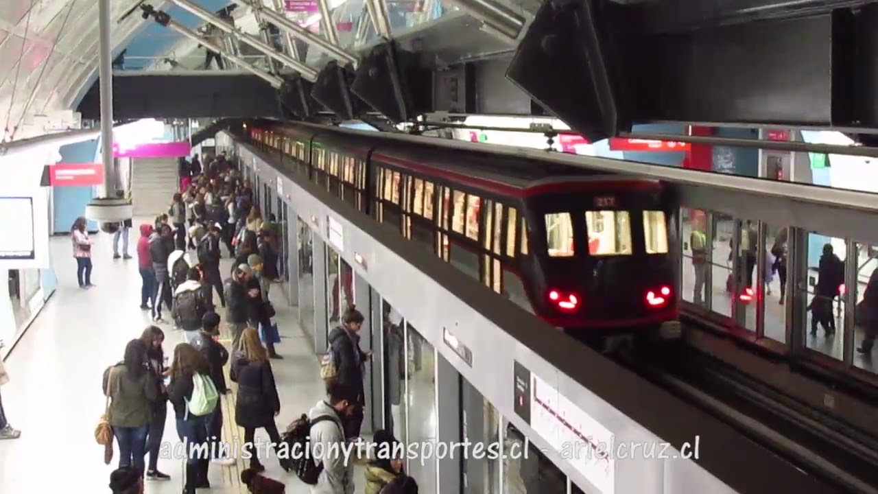 Tren autom&aacute;tico CAF AS2014 entrando a Los Leones L6