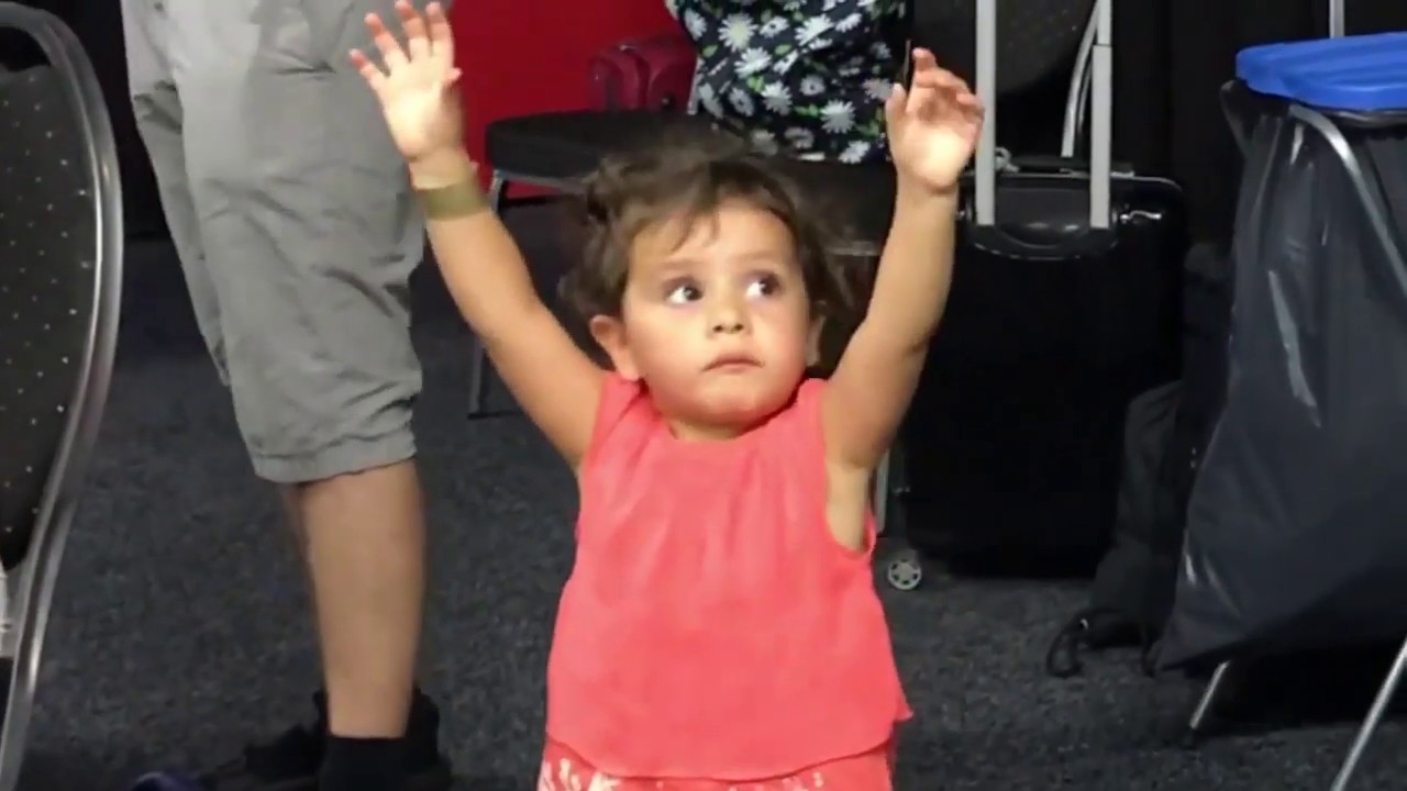 Little Girl Worships the Lord (Netherlands) Voice of the Light Ministries