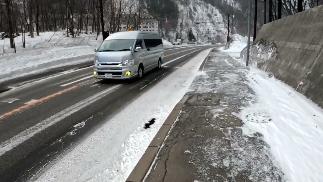 層雲峽瀑布主要是指北海道大雪山國立公園內、石狩川沿岸著名的「流星瀑布」與「銀河瀑布」