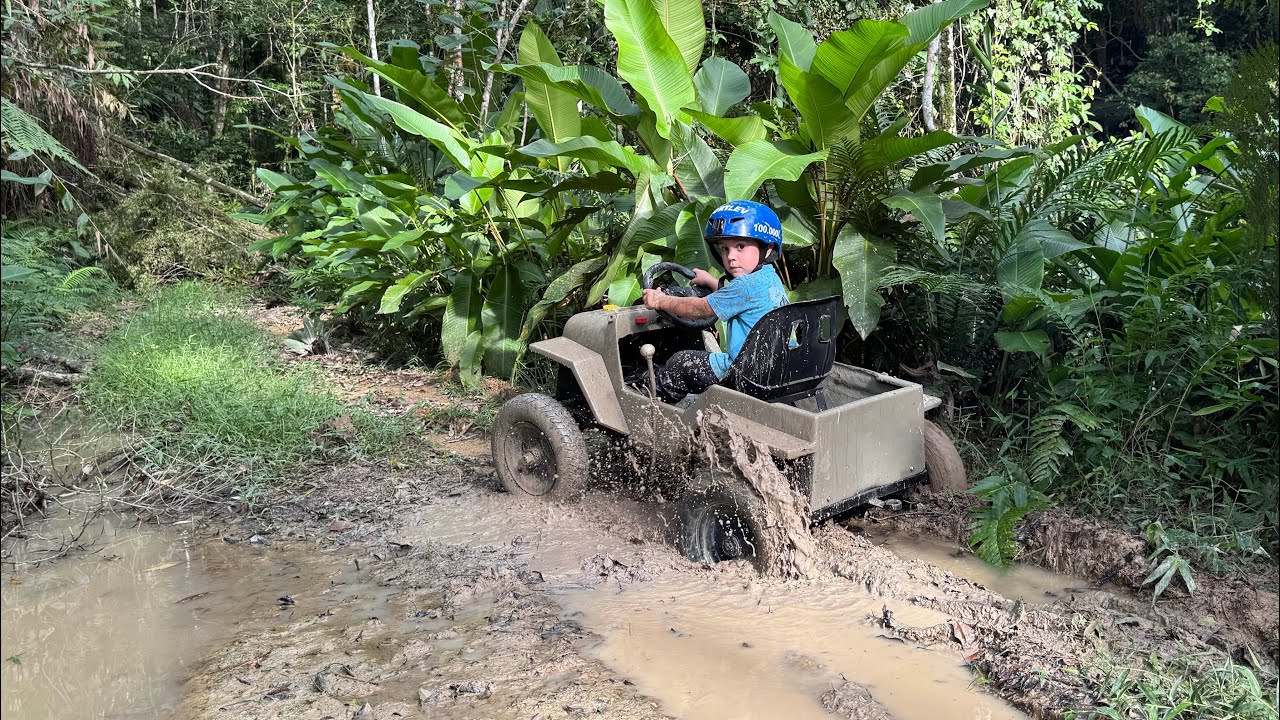 NENEM ATOLOU O MINI JEEP NA TRILHA DA ONÇA. Thiago velho 