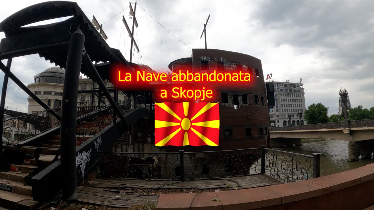 Una nave abbandonata a Skopje