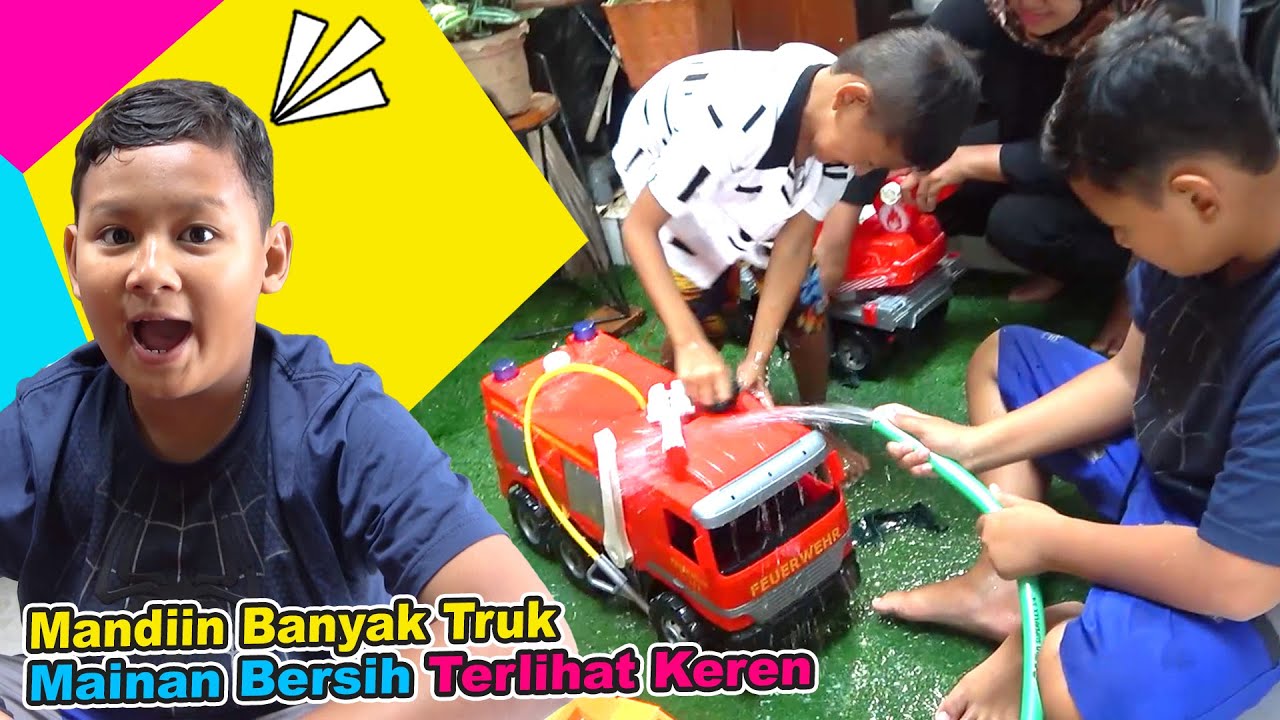 Praya Membersihkan Mainan Mobil Truk Pasir, Truk Pemadam Dan Truk Sampah Jumbo