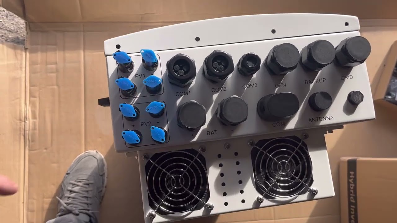 Розпаковка Solis S6-EH1P8K-L-Plus