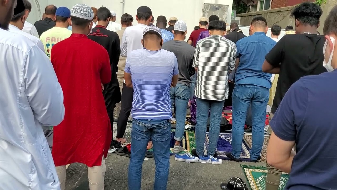 مباشرة من المسجد الكبير بالعاصمة سيول ننقل لكم صلاة عيد الأضحى. تلاوة للشيخ عبد الرحمان الكوري خاشعة