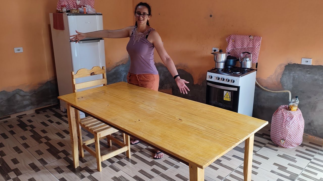 Mesa de Jantar com Madeira de Pinus 