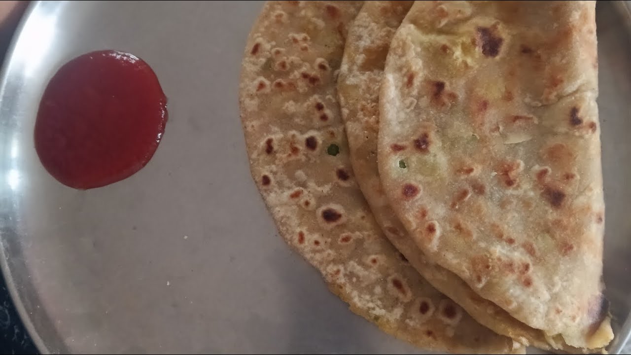 Aalu parantha staffing #viralvideo #recipe #foodie #foodchannel #foodvideo #paratha #cooking 