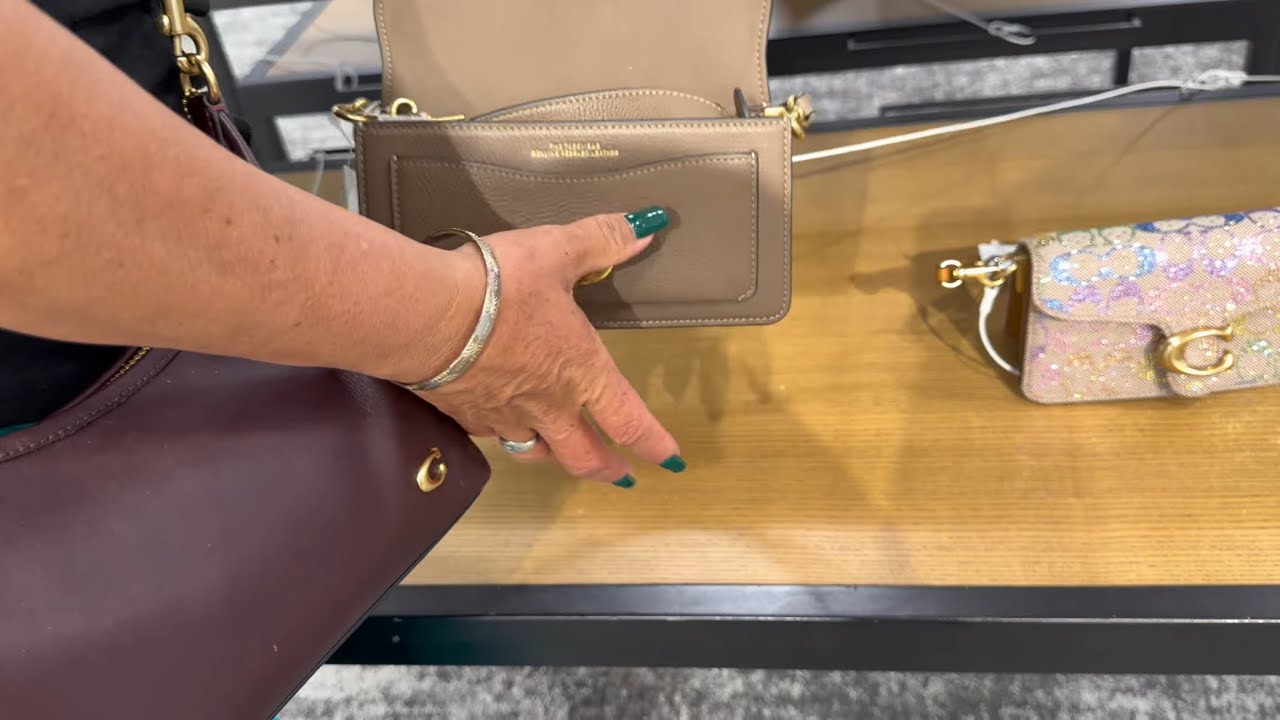 La ropa de la misma marca palacio de hierro y Liverpool