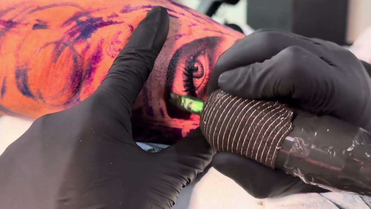 Así se hace un TATUAJE de OJO REALISTA (como tatuar ojo realista) 