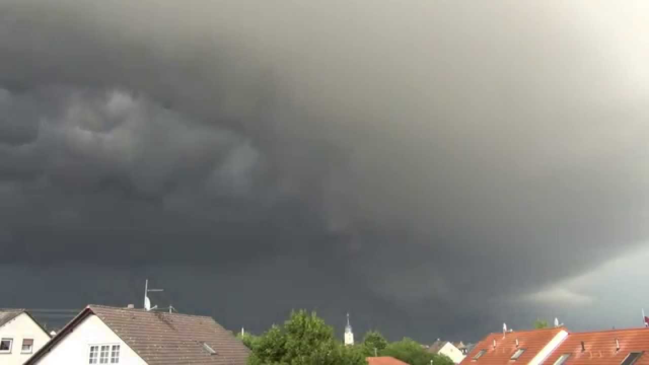 Heftiges Gewitter mit Naheinschlägen Rhein-Main-Gebiet Juli 2014