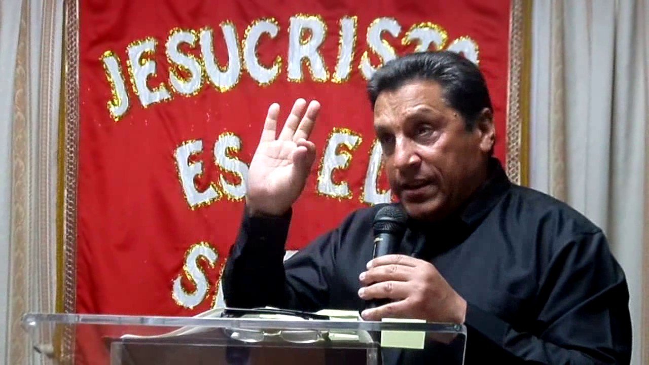Rafa peralta en la iglesia de oliva . tema la manifestacion del hombre de pecado