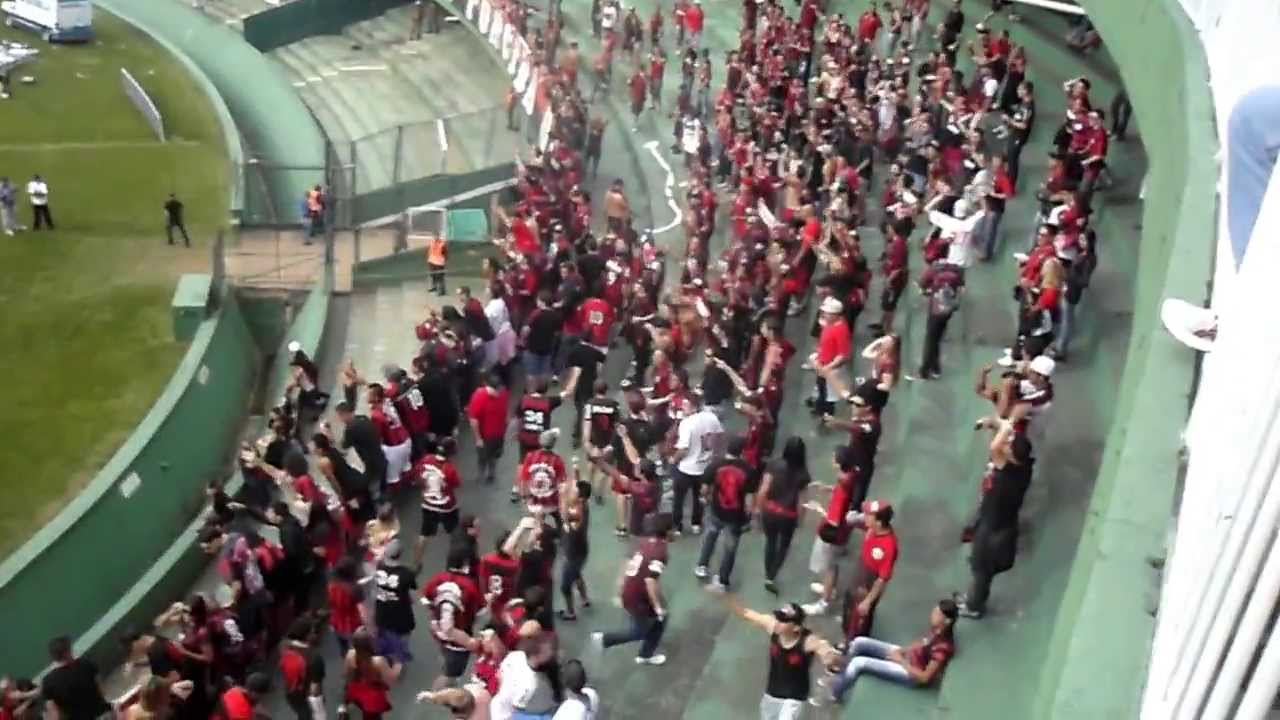 OS FANÁTICOS CHEGANDO NO ATLETIBA