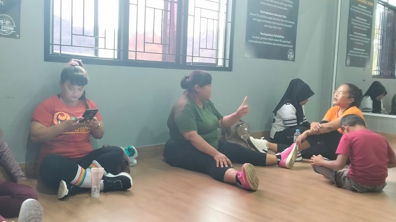 SENAM AKHIR TAHUN DI TEMANI HUJAN LEBAT AW STUDIO KARANGMONCOL
