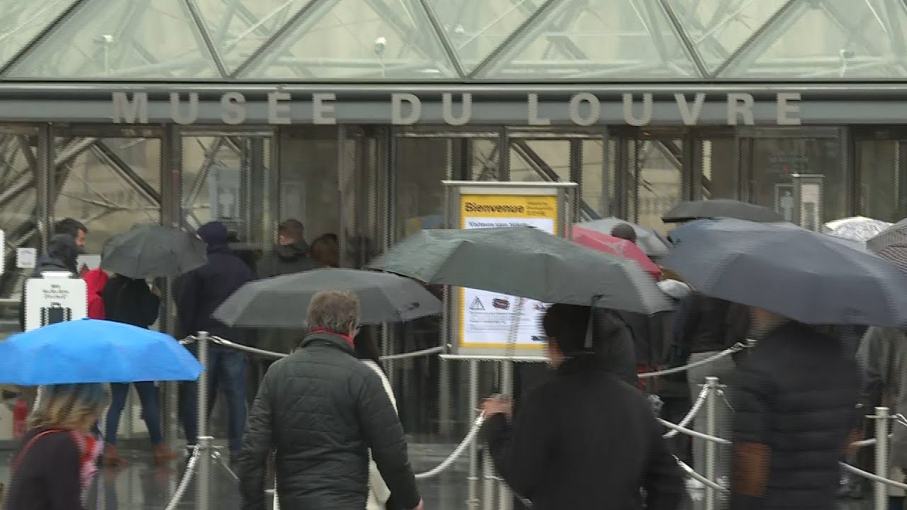 Louvre museum in Paris closes over coronavirus fears | AFP
