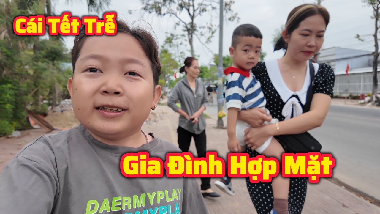 Gia Đình Tài Tí Tẹo Hợp Mặt Đầy Đủ Sau Thời Gian Xa Cách - Tự Tay Đốn Hạ Cây Dừa Tìm Cổ Hủ