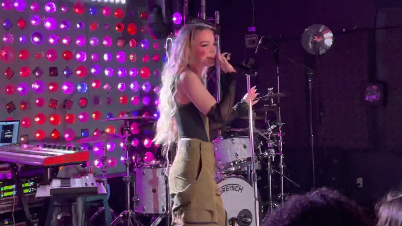 dove cameron - lazybaby (brooklyn - 10/7/21)