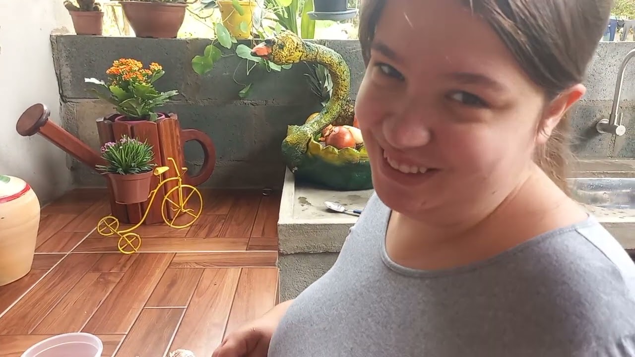 Comida no fogão a lenha..É muito bom.
