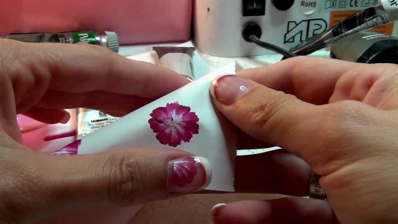 Fiori in tecnica one stroke Nail Art