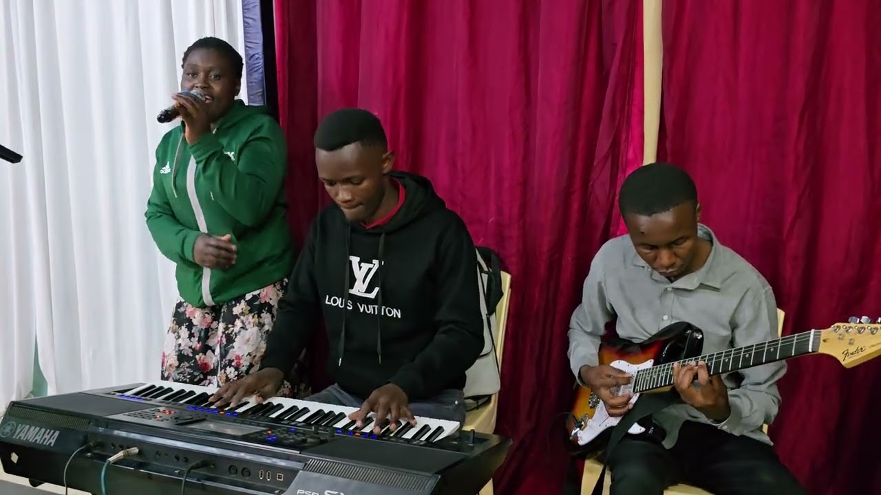 Yesu ni wangu wa uzima  wa milele tumebadilishwa  twafanana naye cover  sebene piano guitar 