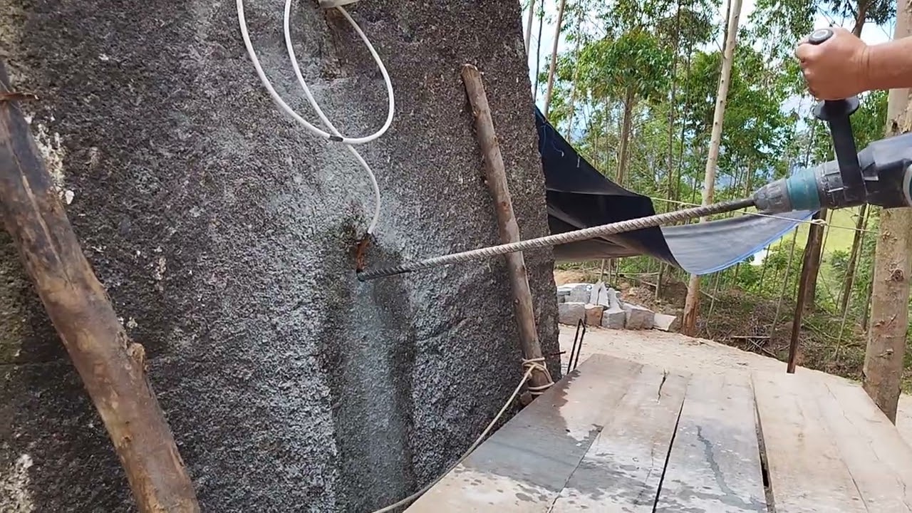 Furando pedra com Martelete rotativo Makita HR5212c