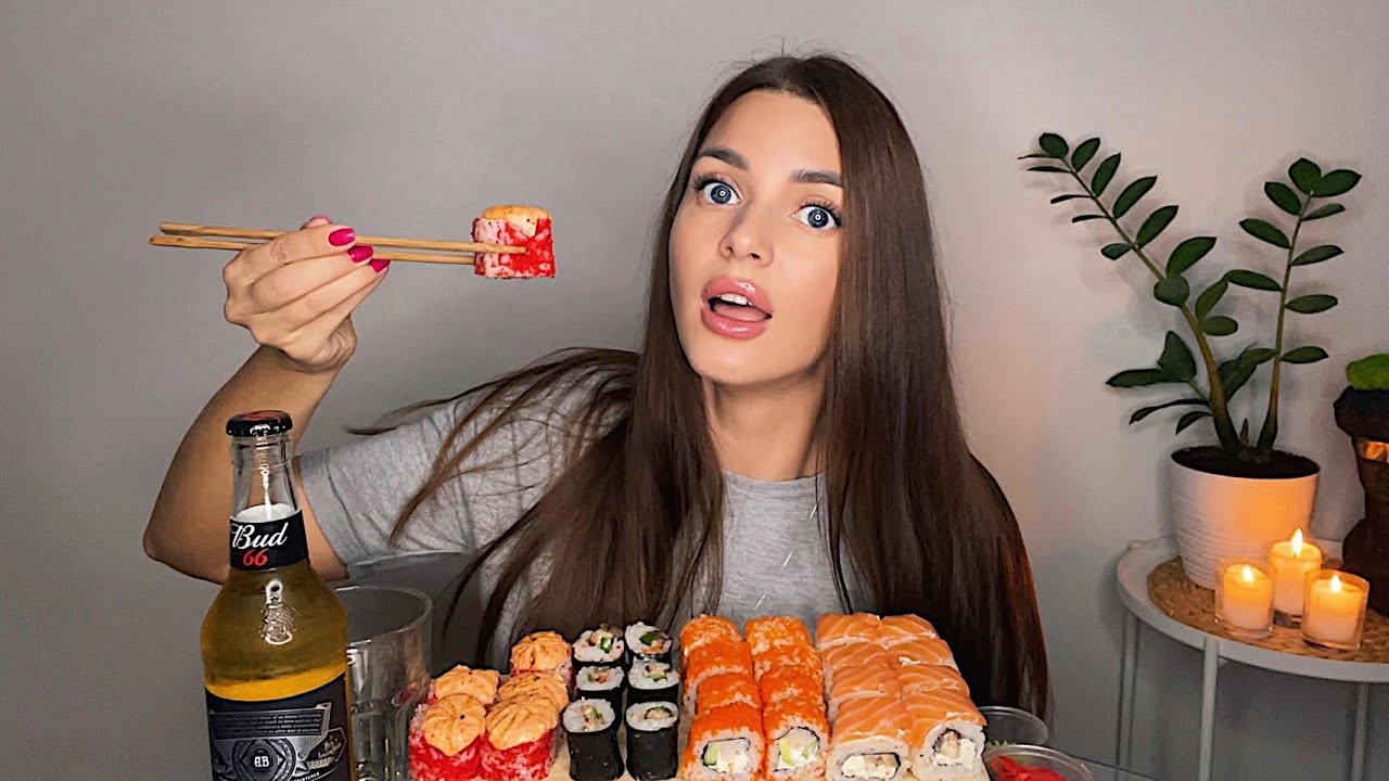 ПРИГЛАСИЛ НА ДР В ТУРЦИЮ 🌴 СТРИП ПЛАСТИКА | МУКБАНГ суши роллы пиво MUKBANG sushi rolls beer