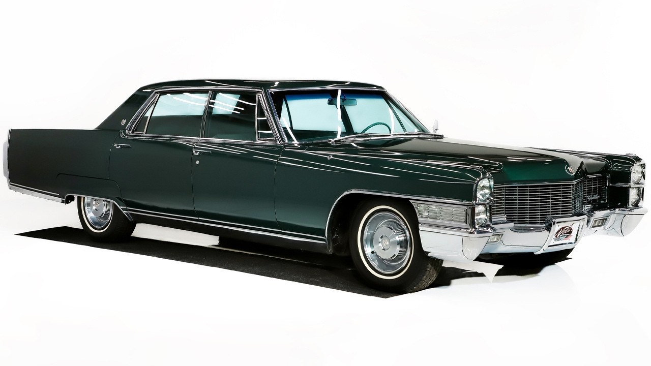 В автомобильном музее Volo продается Cadillac Fleetwood 1965 года выпуска (V22119).