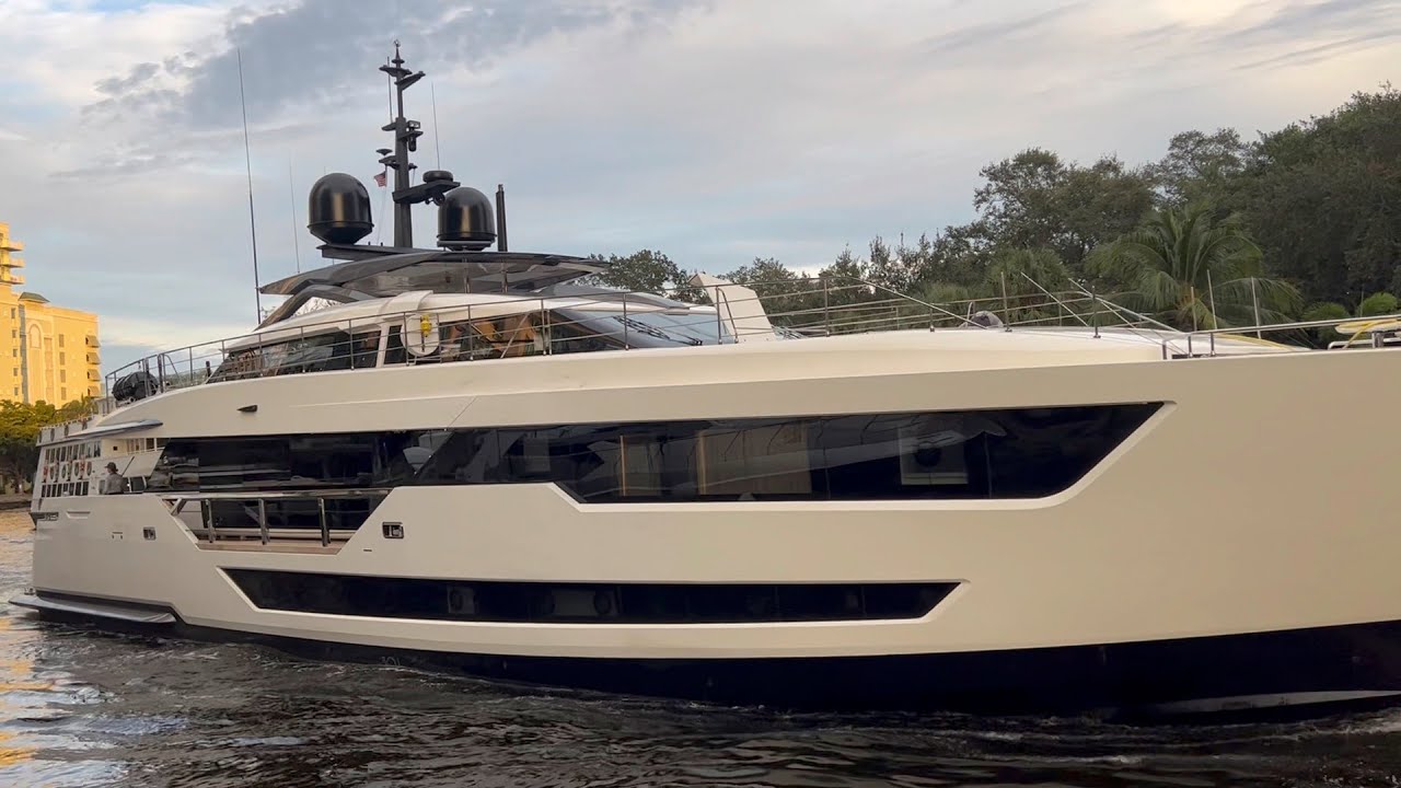 Ferretti Custom Line 120 Never Blue