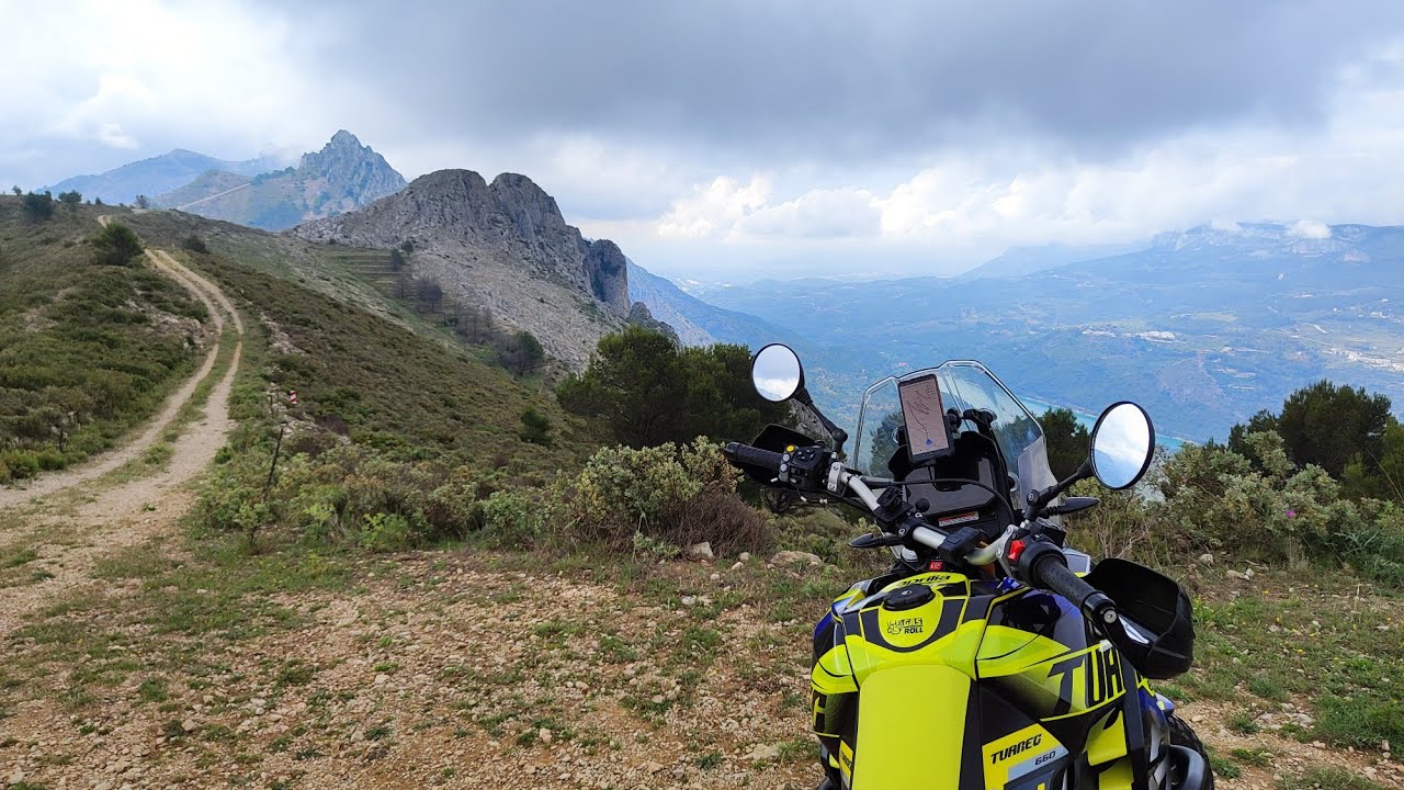 Montañas de Alicante. Aprilia Tuareg 660
