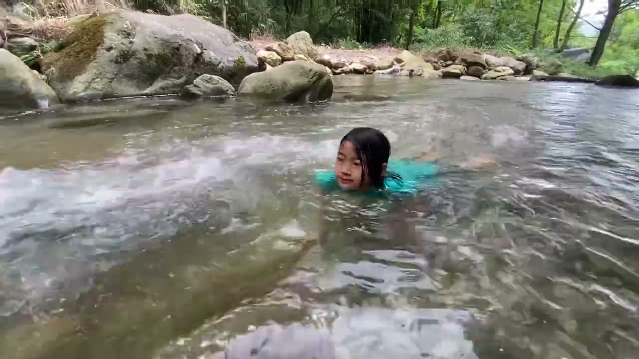 ARIA Oliver playing in the river and swimming ￼