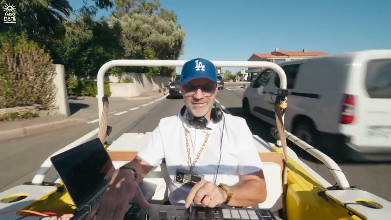 Feel-good 90s hip-hop, Latin-groovy | Music mix in motion from the backseat of a Mehari | DUFF