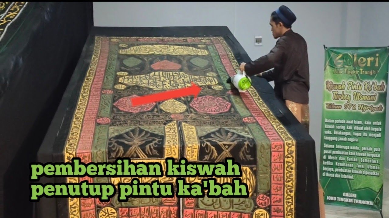 pembersihan replika kiswah penutup pintu ka'bah zaman turkiy ustmani tahun 972 Hijriyah