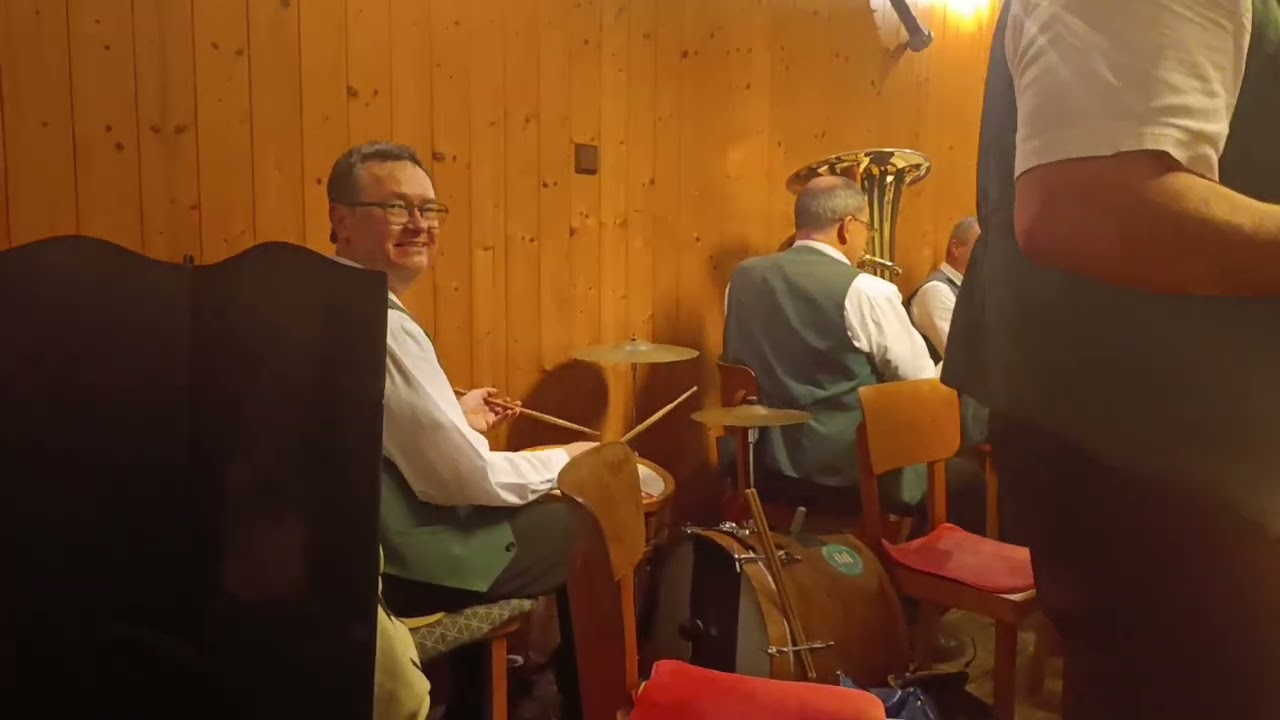  Správně rozjetý hasičský bál v Němčicích ( Babouci a polka Mugrauerovi koně ). 1.2 2026
