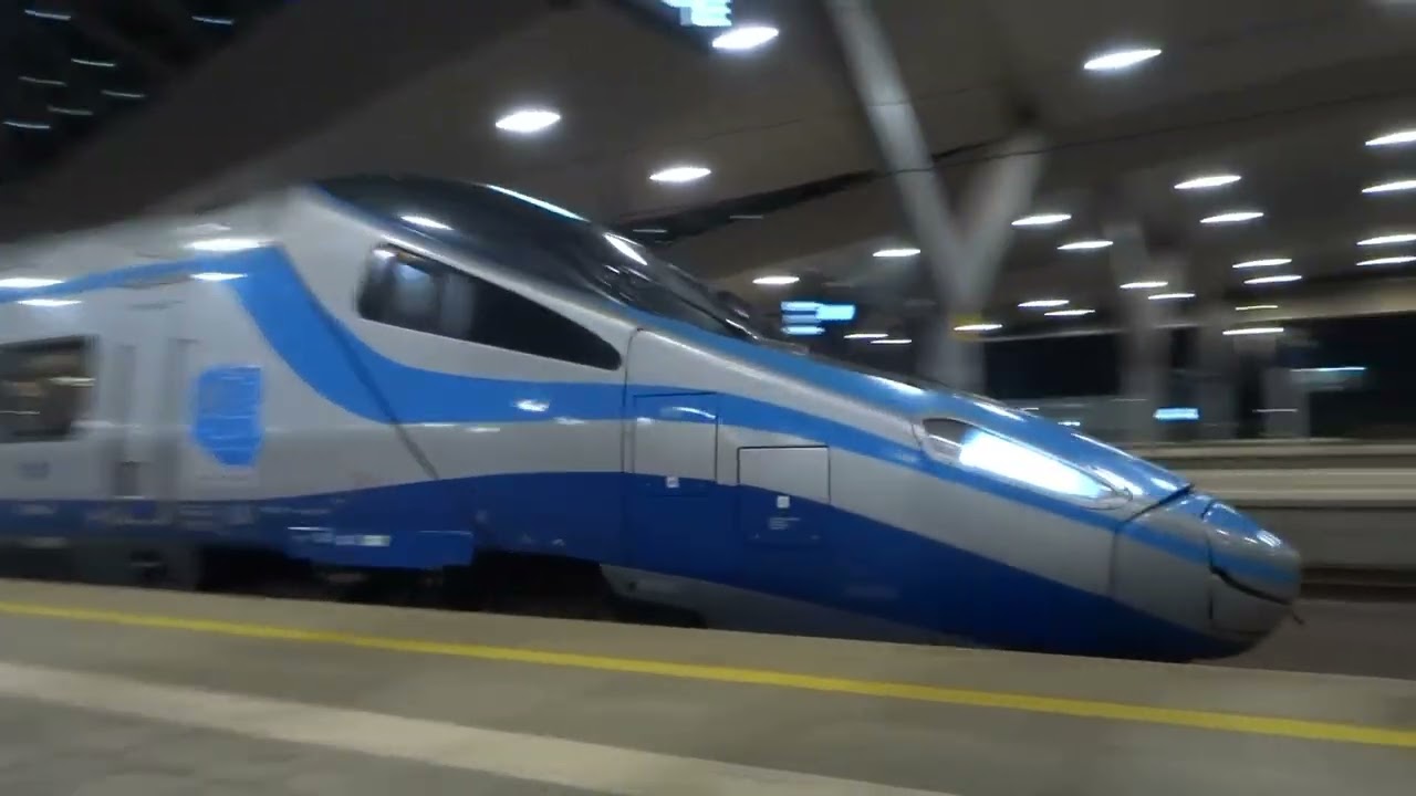 Pociągi na stacji Warszawa Zachodnia wieczorem 3.03.2026.