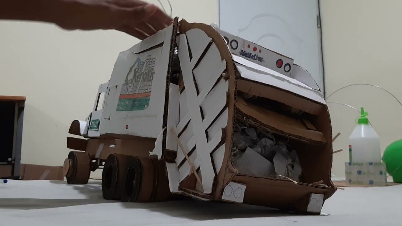 como se descarga un camión compactador de basura de 25 yardas cúbicas en replicas