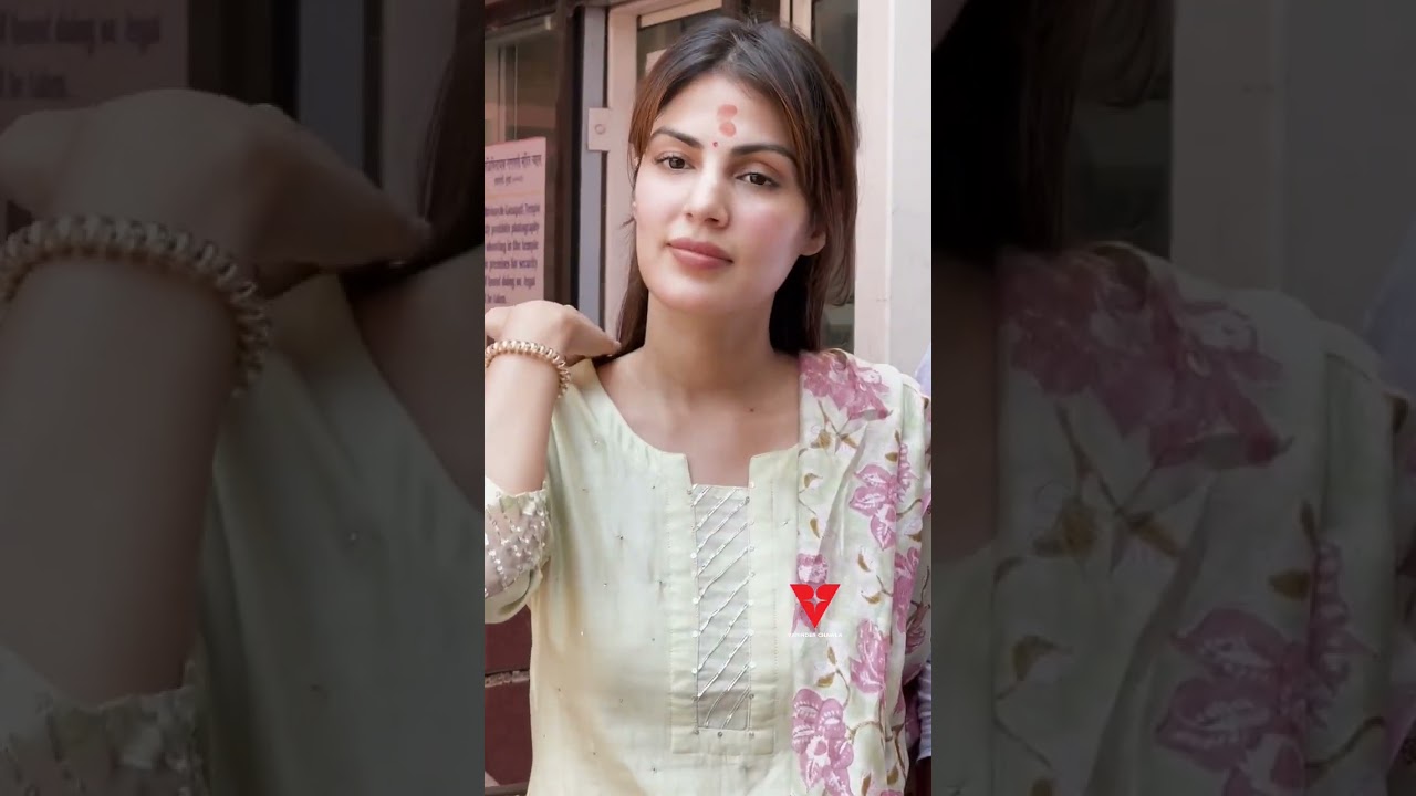 Rhea Chakraborty Father & Brother Spotted at Siddhivinayak Temple | Ganpati Darshan#RheaChakraborty