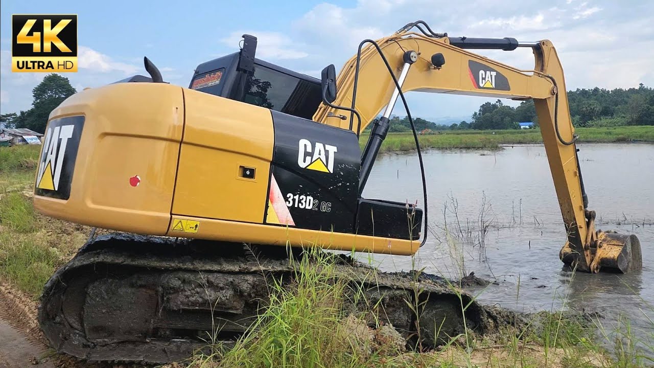 กระโจนลงน้ำ 🔰🔰🔰 รถแบคโฮ CAT 313D2 GC เตรียมพื้นที่ขุดสระขนาดใหญ่ งานนี้ติดหล่มกันระนาว เละ 100% 🤣🤣🤣