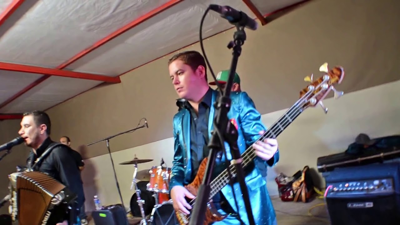 LOS ALEGRES DEL BARRANCO - EL COSTAL LLENO DE PIEDRAS Y DE POBRE A RICO EN VIVO