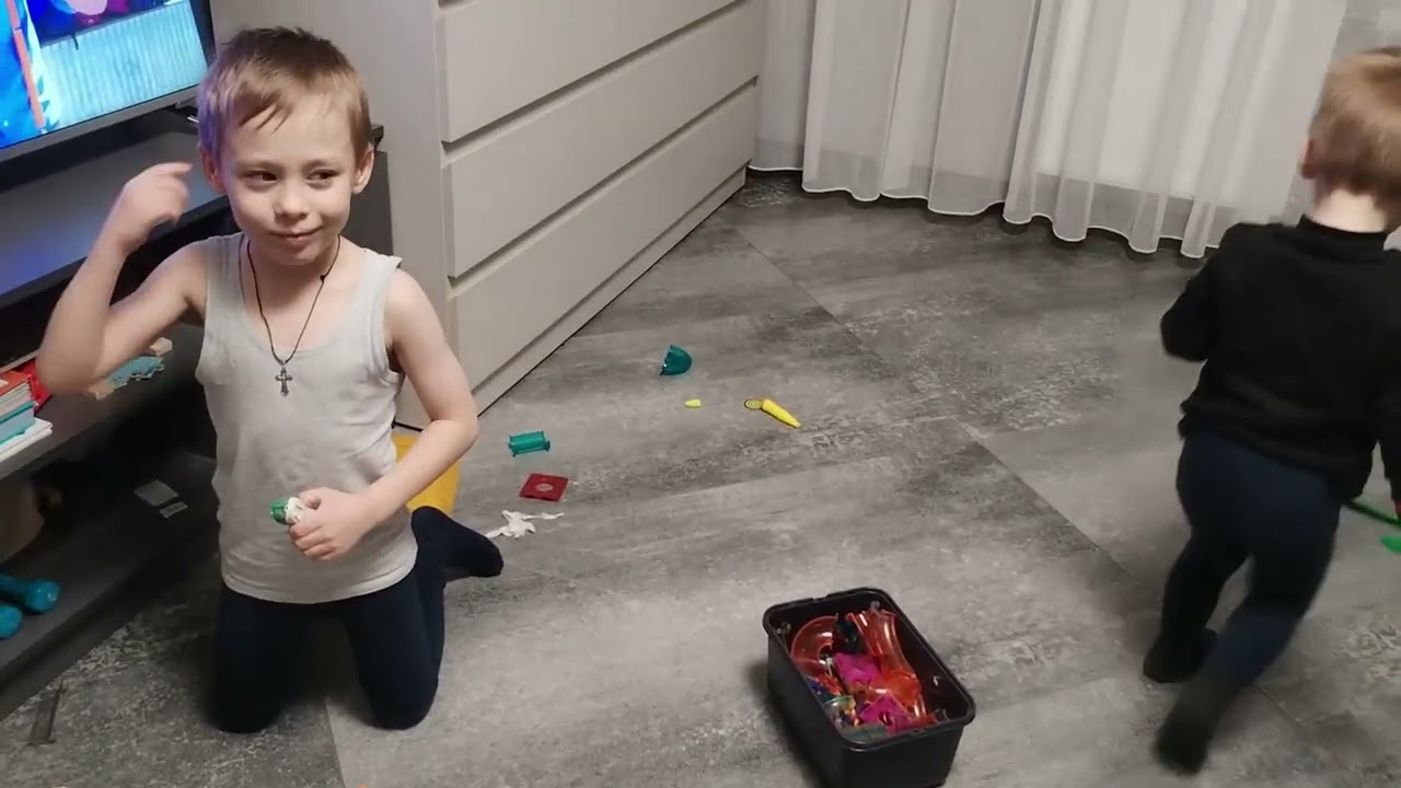 развивашки Макса и наша уборка