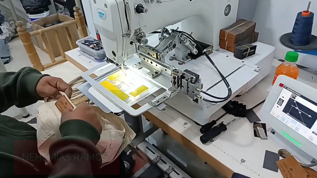 Maquina para pegar etiquetas. marca Jack
