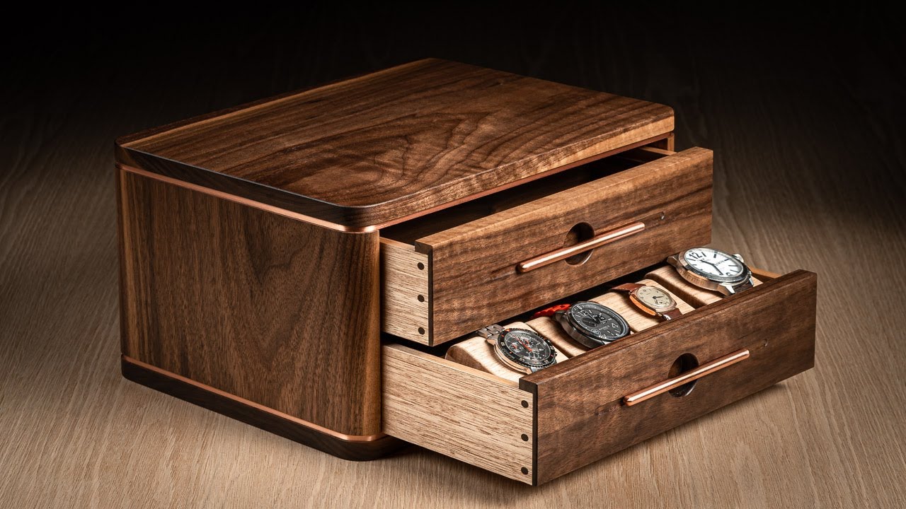 Pro Furniture Maker builds a Wooden Box