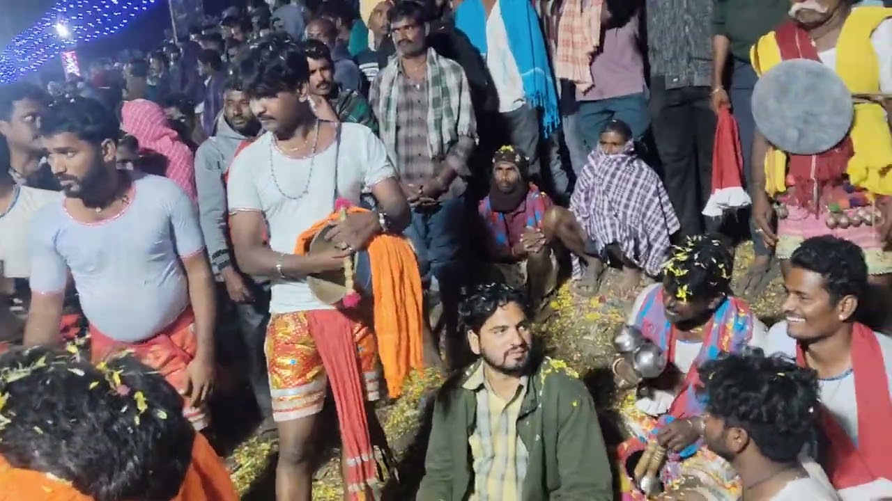 సామర్లకోట తప్పుడు గుళ్ళు ఆట మంచి హుషారు ఒక్కసారి చూస్తే తిరిగి ఉండదు 👌👌👌#@Siva0143s #village #dance 