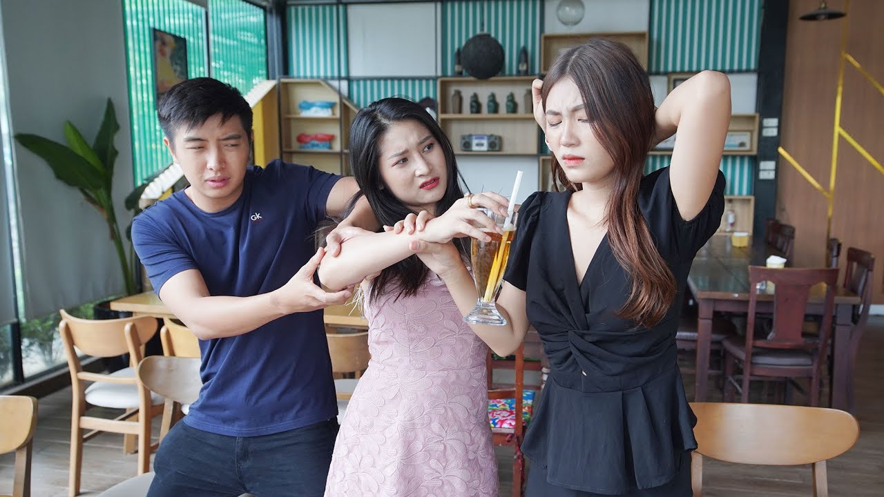 Vợ Chủ Tịch Đi Bưng Bê Bị Bạn Cũ Hống Hách Dạy Đời | Chủ Tịch Tập 121