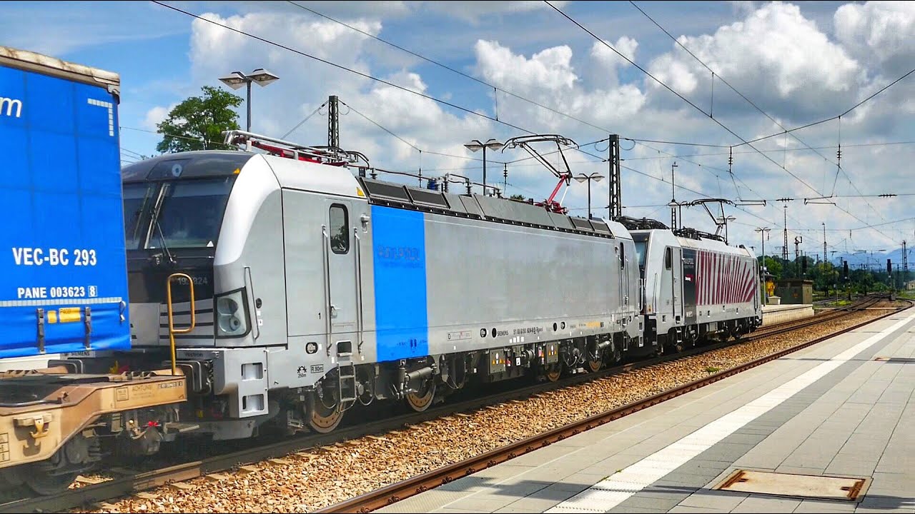 Verschiedener Zugverkehr im Bahnhof Rosenheim